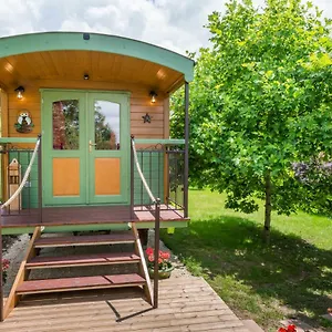 https://roulotte-au-paradis-des-animaux-2-a-4-personnes.hotels-rhonealpes.com